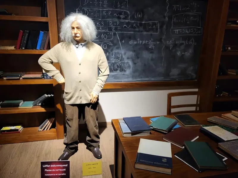 Face2Face Wax Museum - Photo 1