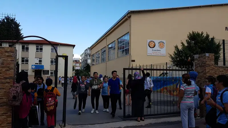 Fatih Secondary School - Photo 6