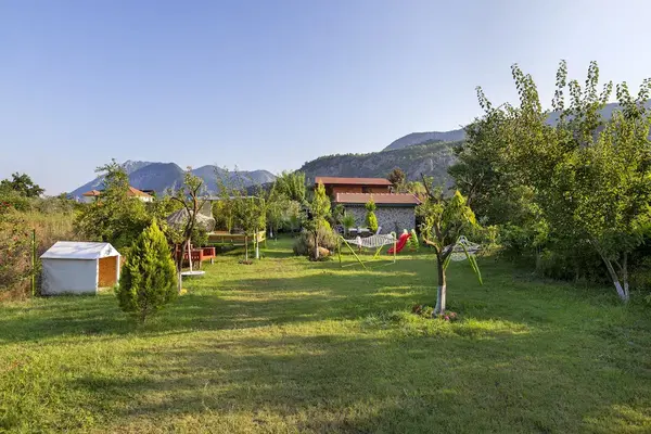 Flora Pansiyon Çıralı