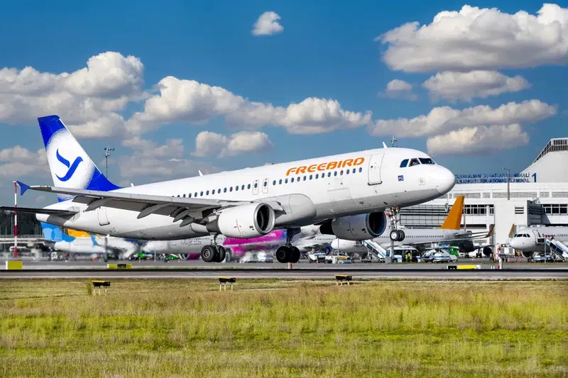 Freebird Airlines - Photo 2