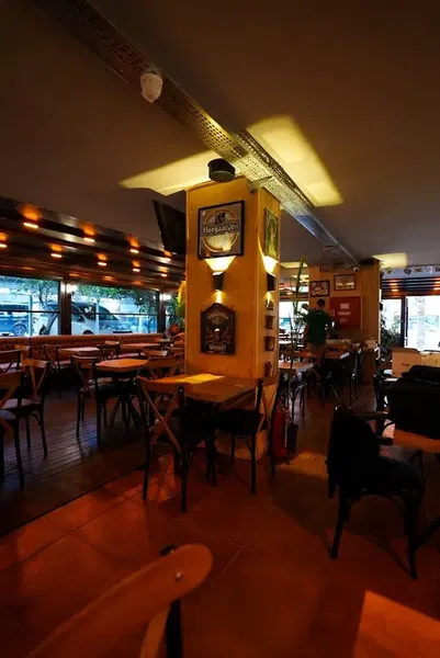 Gaslight Pub - Photo 4