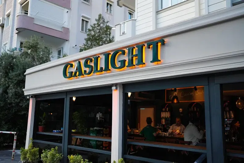 Gaslight Pub - Photo 6