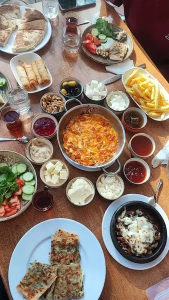 Gölbaşi Restaurant - Photo 2