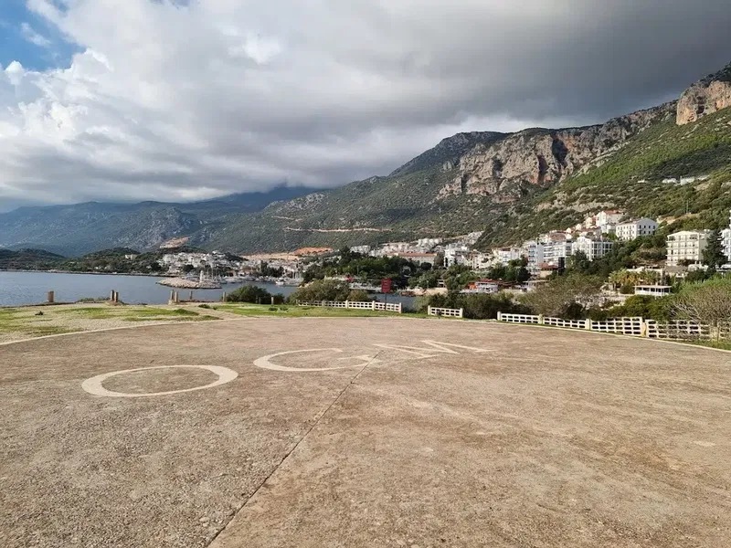 Helicopter landing field - Photo 4