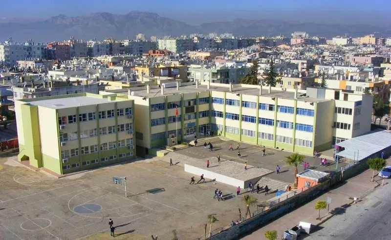 Hüseyin Avni Çöllü Ortaokulu - Photo 3