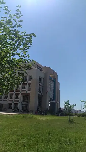 Akdeniz Üniversitesi İlahiyat Fakültesi - Photo 3