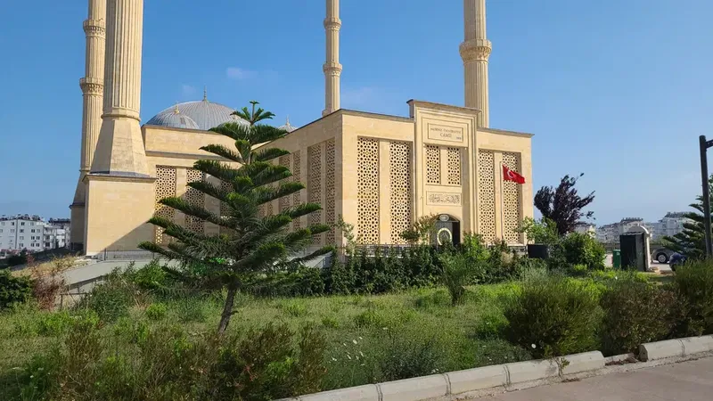 Akdeniz Üniversitesi İlahiyat Fakültesi - Photo 4