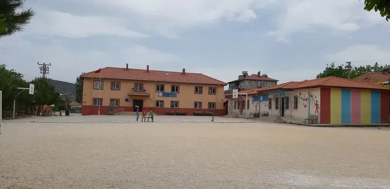 İmrahor Primary School - Photo 4