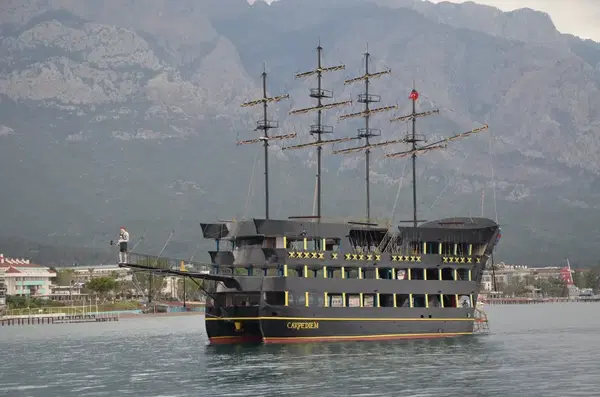 Kemer Pi̇rate Boat Tour