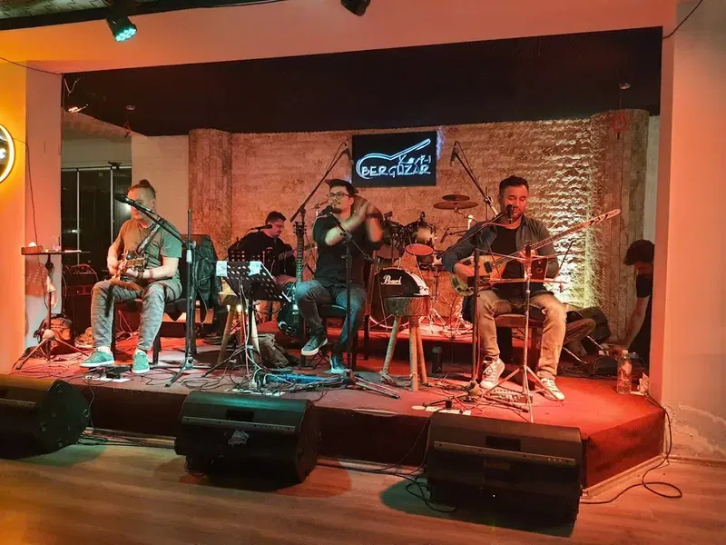 Keyfi Bergüzat - Photo 1