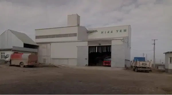 Köylüler Akaryakit Ni̇da Yem