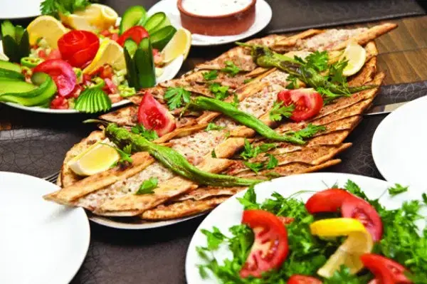 Kışlalı Etliekmek & Izgara Salonu