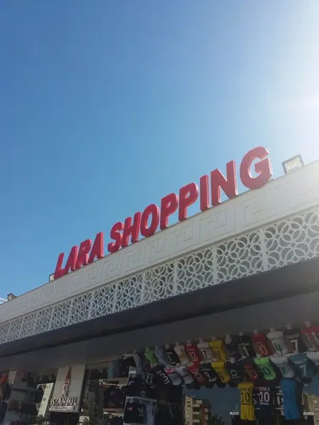 Lara Shopping - Photo 1