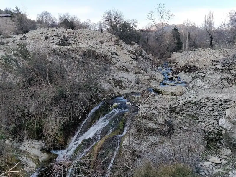 Leylenbi̇t Waterfall - Photo 1