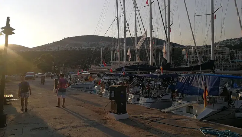 Lunar Gulet - Photo 9