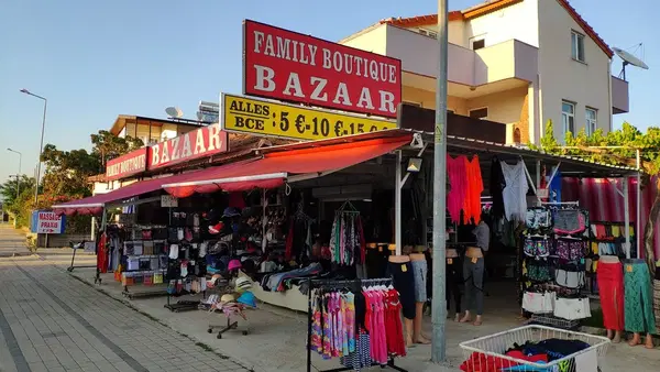 Marina Market