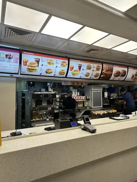 McDonald's Piramit - Photo 4