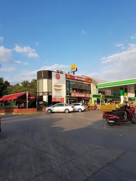 McDonald's Piramit - Photo 7