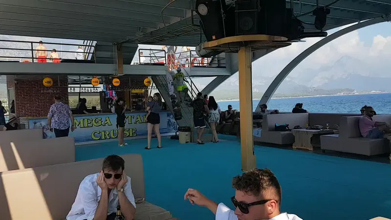 Mega Star Yacht Tours - Photo 2