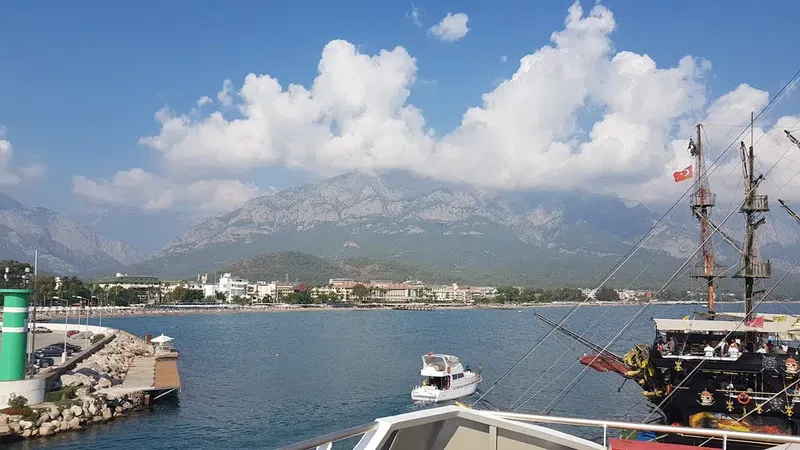 Mega Star Yacht Tours - Photo 10