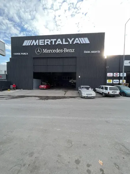 Mertalya Otomotiv Mercedes-Benz Özel Servis - Photo 1