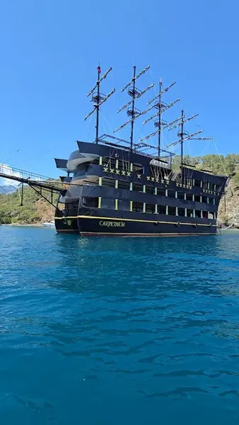 Monster yacht tour - Photo 3