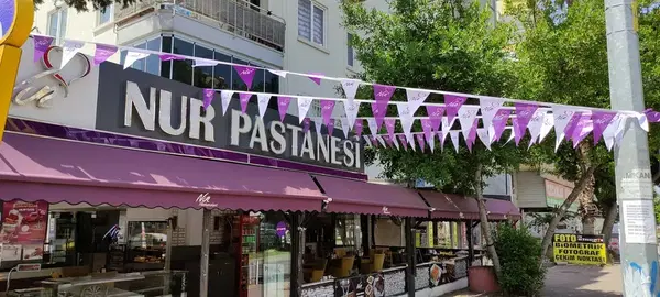 Nur pastaneleri Etiler şubesi