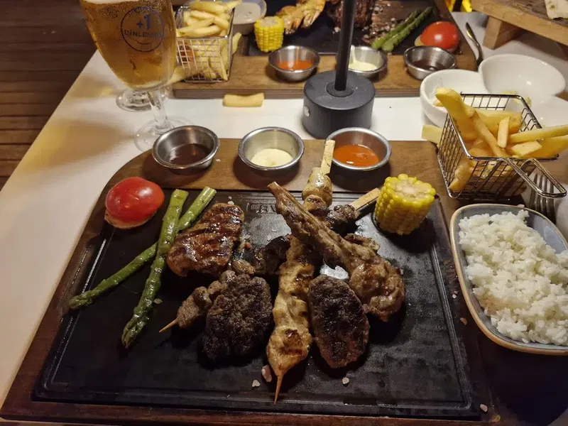 Old Town Pub Bistro - Photo 6