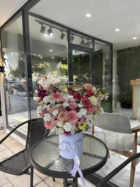 Oli Bloom Flower shop - Photo 2