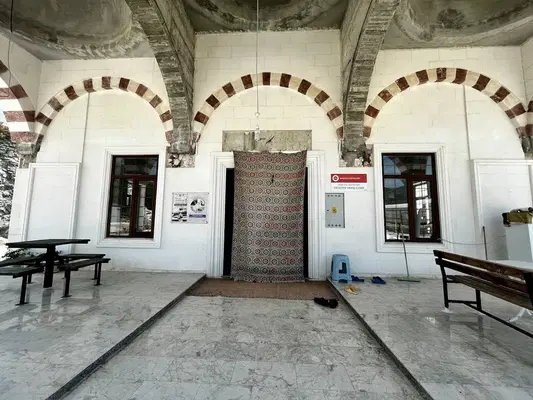 Ortaköy Hüseyin Yaraş Camii