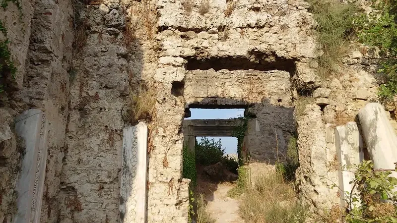 Piskoposluk Sarayi - Photo 7