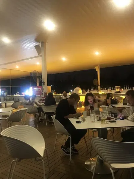 Pool Bar - Photo 8