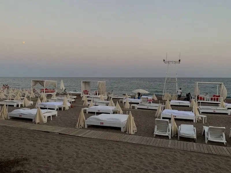 Red & White Beach - Photo 3