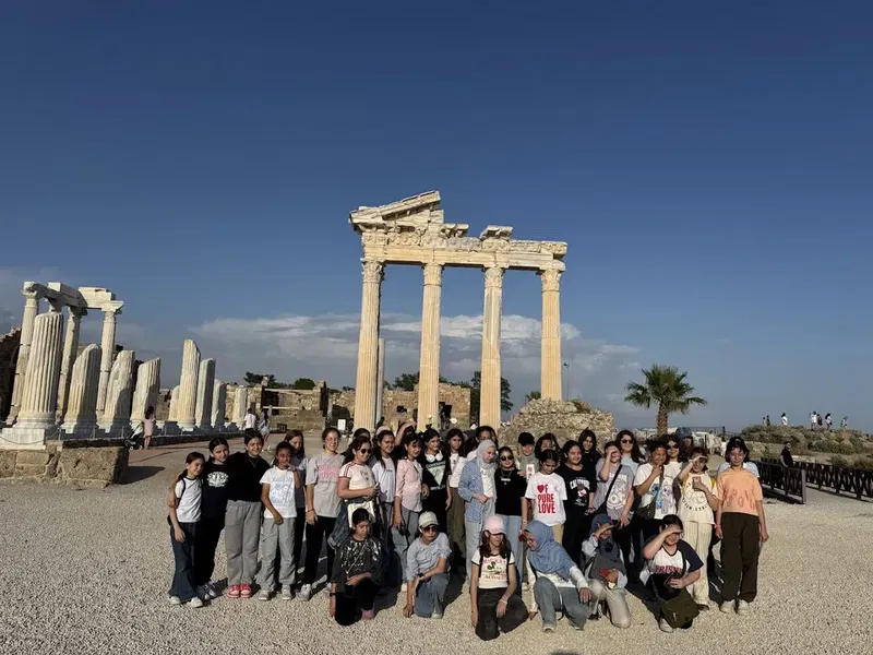 Red White Tours - Photo 1