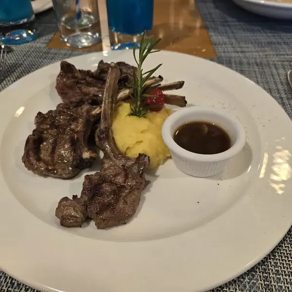 Restaurant - Photo 2