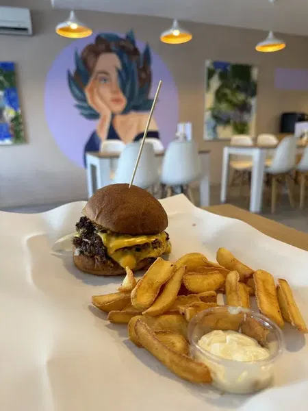 Road Smash Burgers - Photo 4