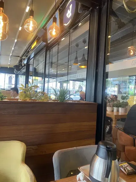Robert's Coffee - Photo 10