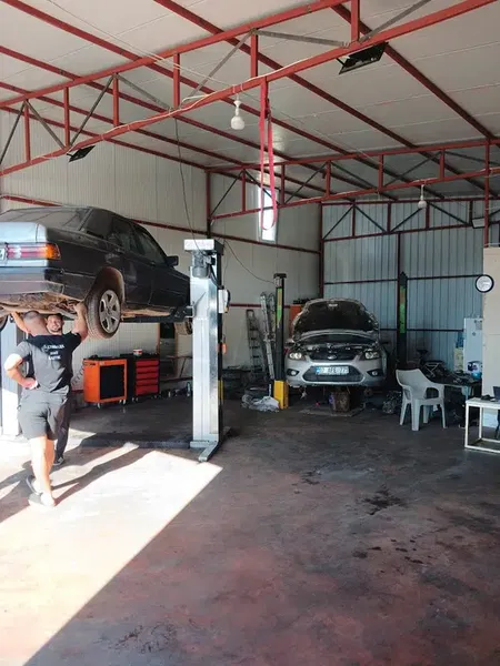 Sali̇h Uçan Oto Servi̇s - Photo 3