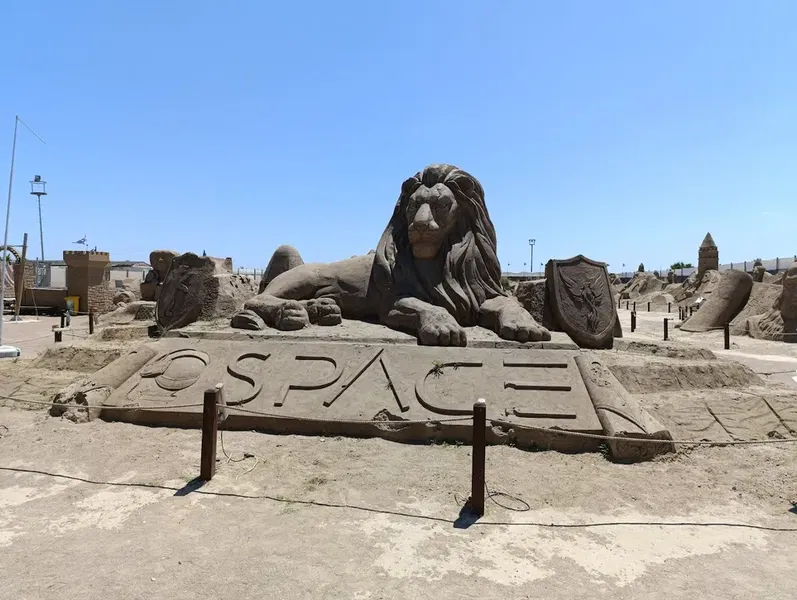 Sandland - Photo 1