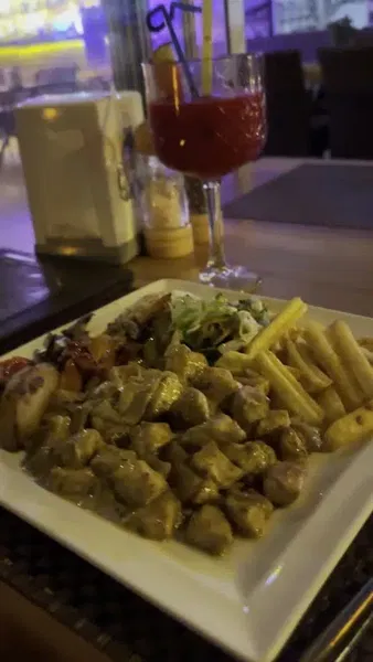 Serenade Restaurant Bar - Photo 8