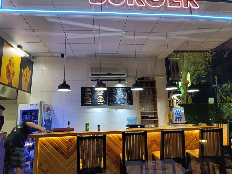 Smokey BBQ&Burger - Photo 10