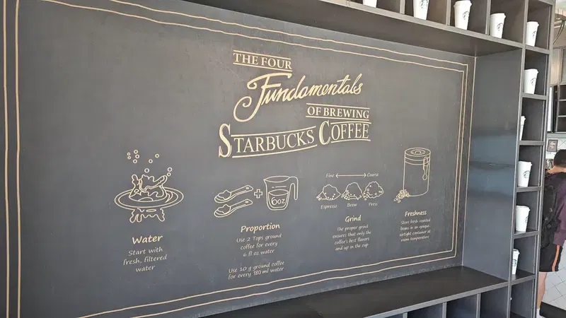 Starbucks - Photo 2