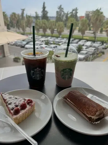 Starbucks - Photo 7