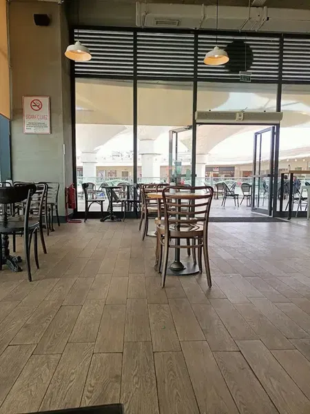 Starbucks - Photo 10