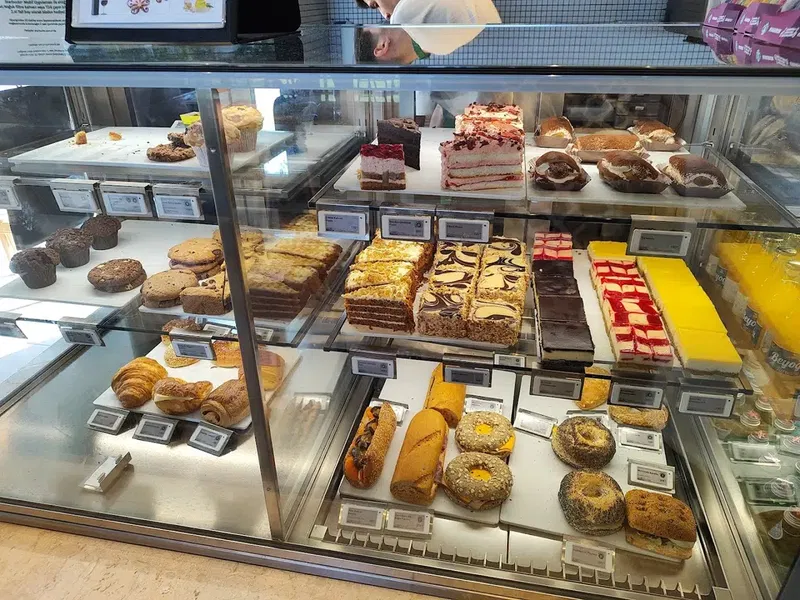 Starbucks - Photo 3