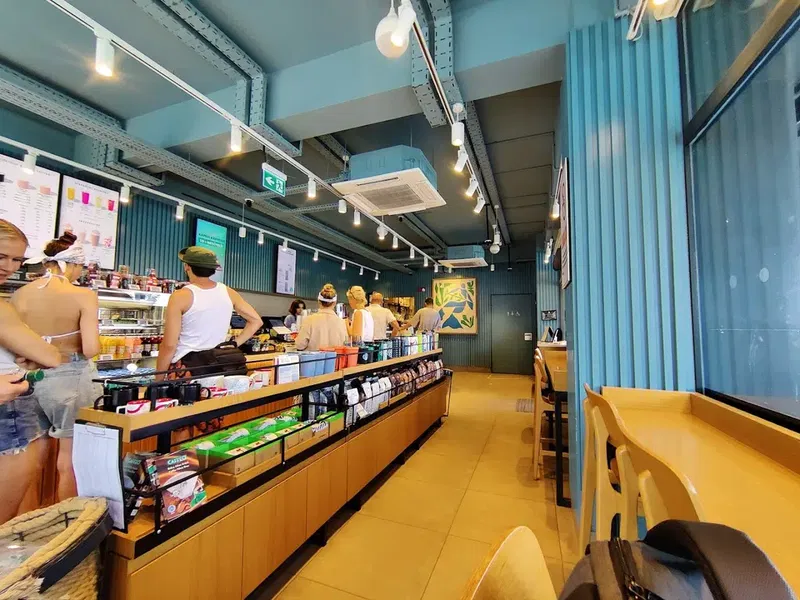 Starbucks - Photo 10