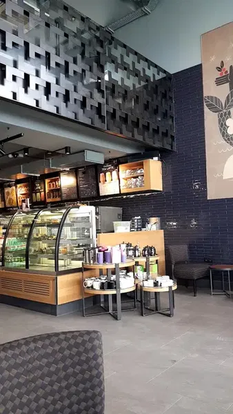 Starbucks - Photo 2