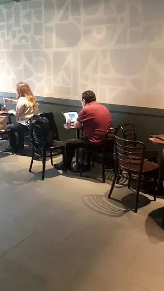 Starbucks - Photo 8
