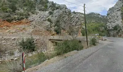 Tarihi Karatepe (Hayrat) Köprüsü