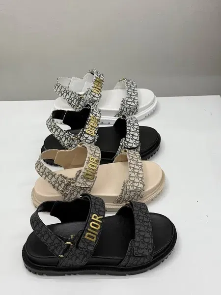The Fashion Hub - Photo 7